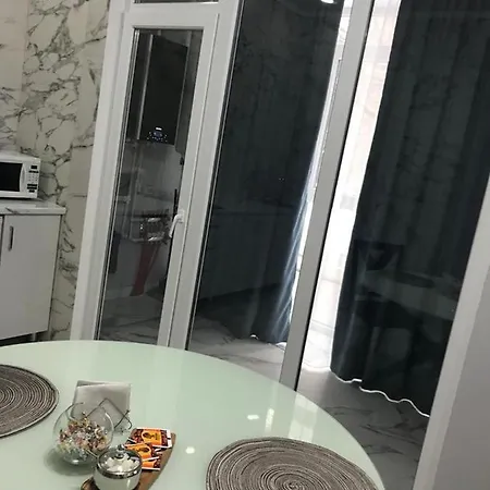 Люкс Апартаменты На Назарбаева Uralsk Exterior photo
