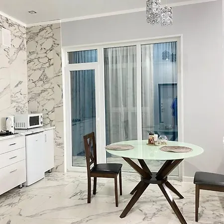 Люкс Апартаменты На Назарбаева Uralsk Exterior photo